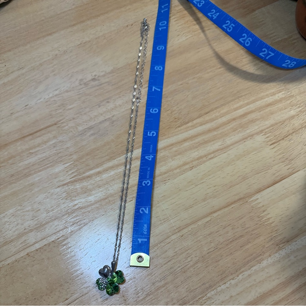 Chic Silver and Green Clover Pendant Necklace - Picture 11 of 11